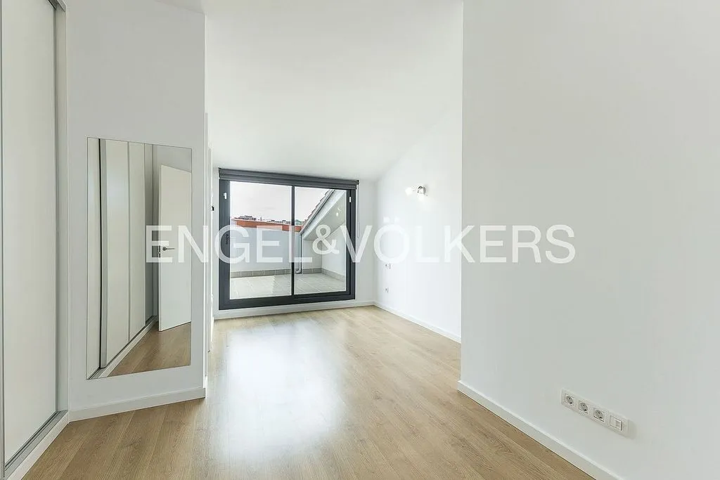 Esik - Duplex Attic with Terraces in Cornellà