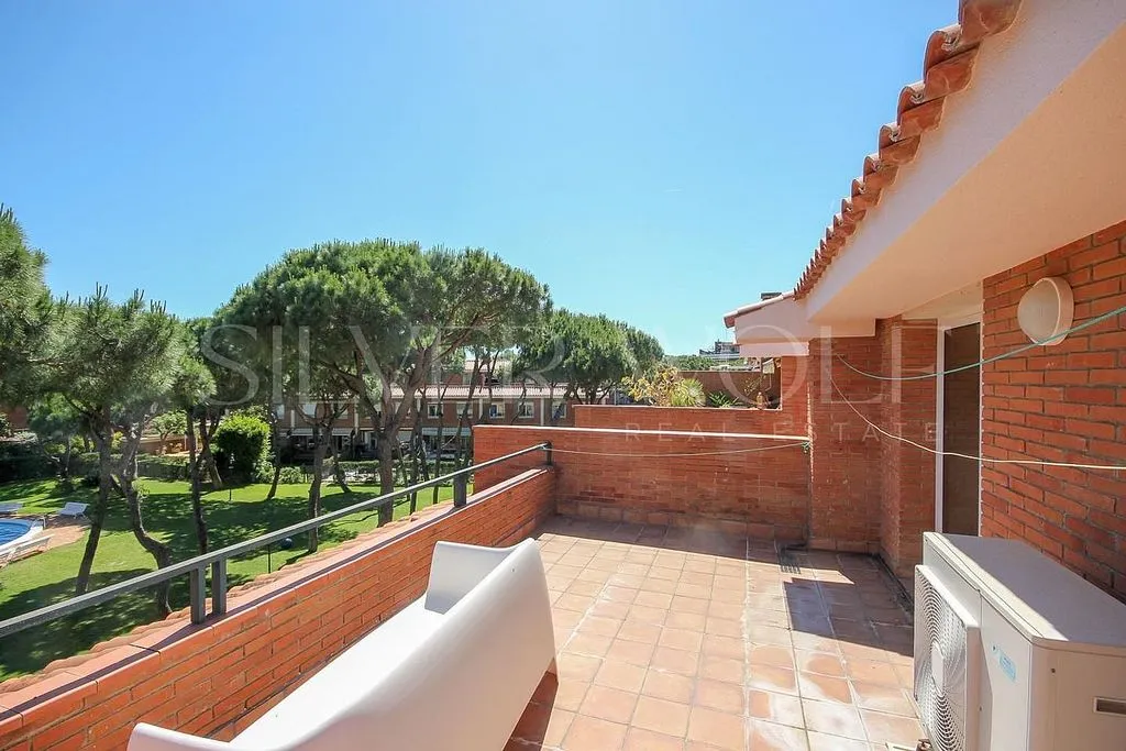 Terrasse - Terraced House with Pool in Gavà Mar