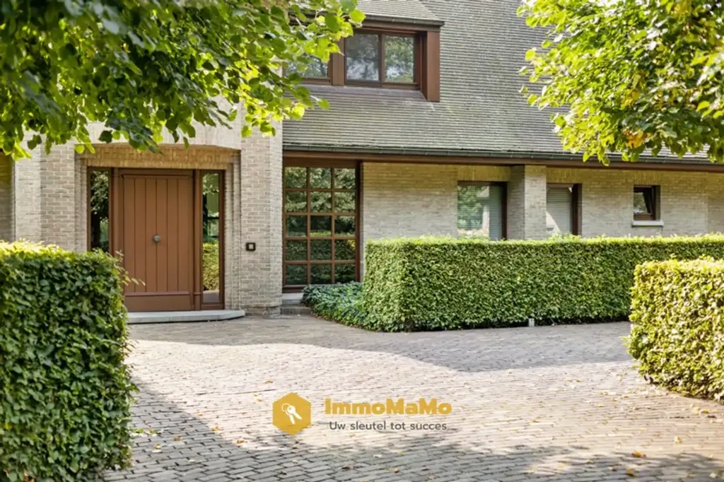 Extérieur - Villa avec Piscine Intérieure et Écuries à Mendonk