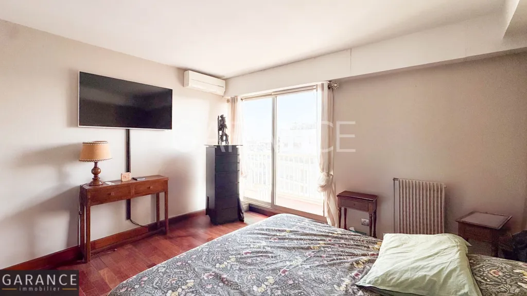 Bedrooms - 6-Piece Flat with Balcony in Alésia