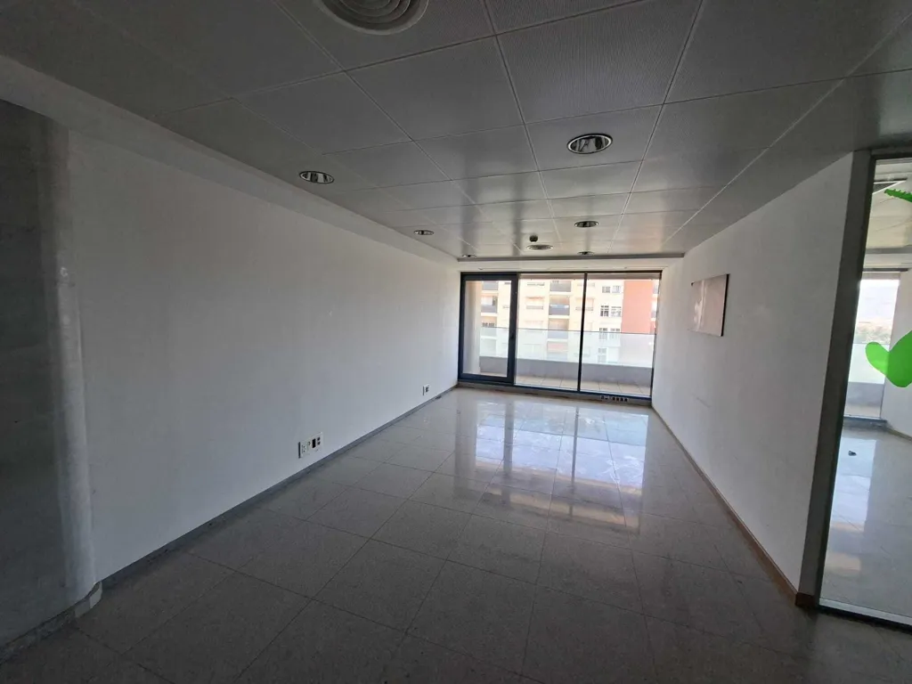 Bureau - Secure Parking Space in Central Murcia
