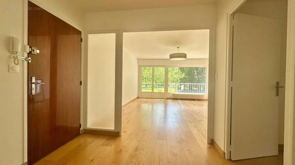 Esik - Luxury Flat with Balcony in Albigny, Annecy