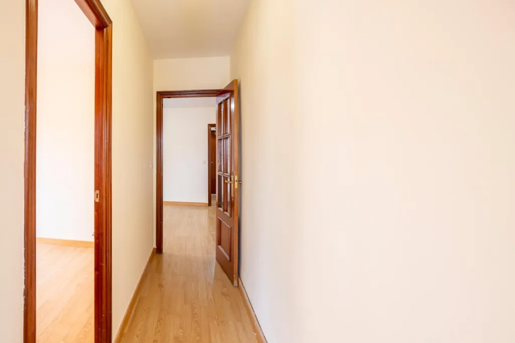 Esik - Spacious Apartment with Terraced Views in Delicias