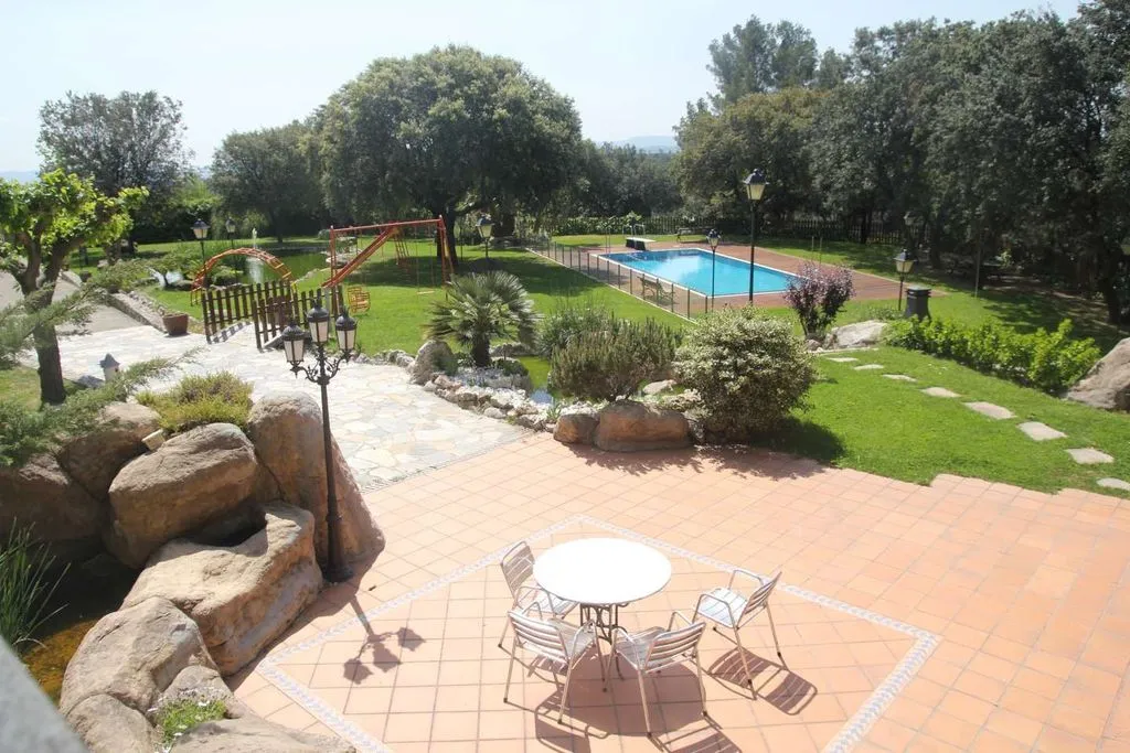Piscine - Luxury House with Pool in Castellar del Vallès