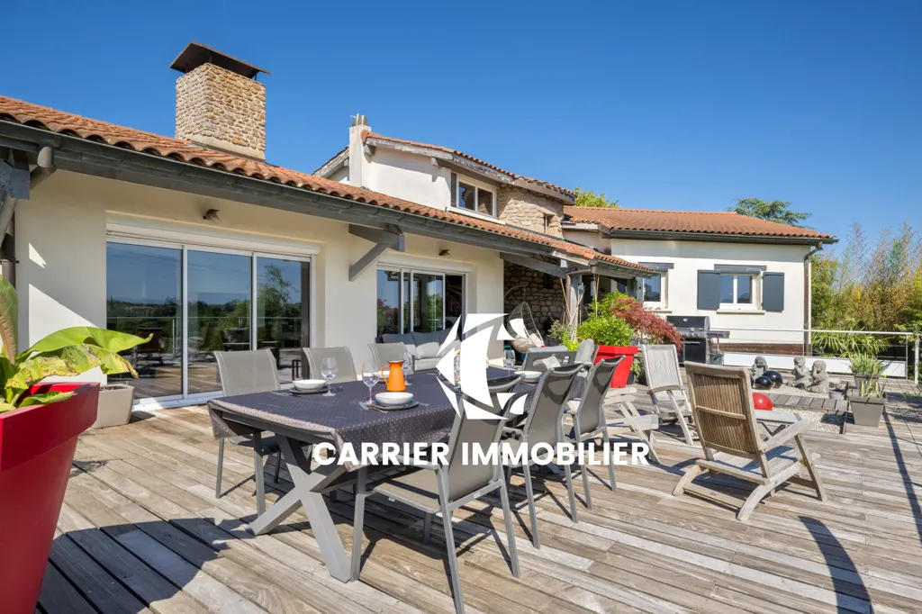 Terrass - Architect-Designed House with Pool in Saint-Genis-les-Ollières