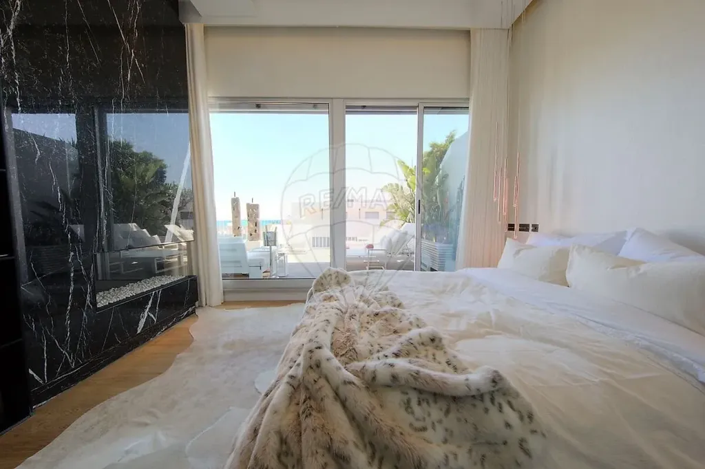 Chambres - Lisbon Condo with Terrace and Fireplace