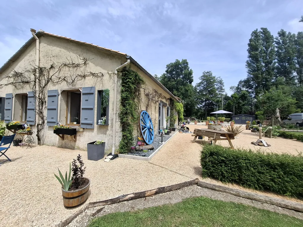 Terrazza - Riverside Guest House with Mill in Chef Boutonne