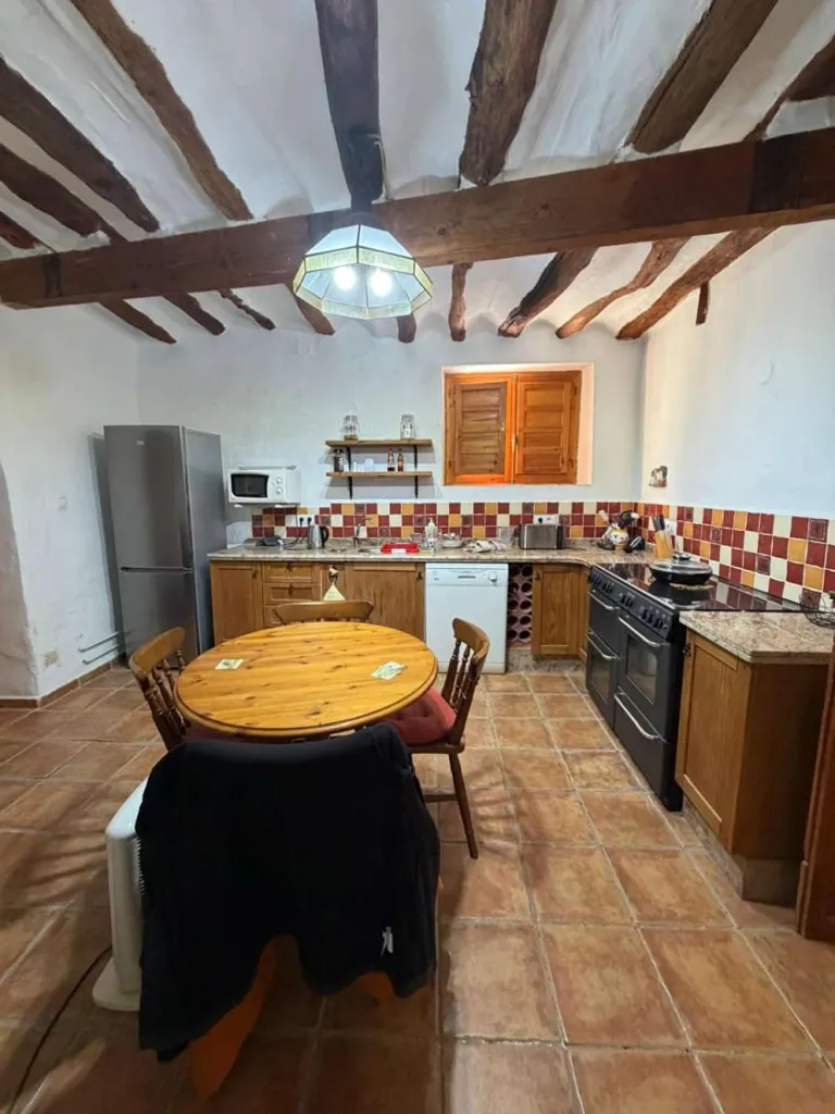 Cuisine - 3-Bedroom House with Mountain Views in Oria