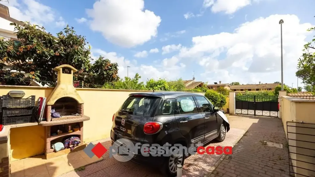 Esterno - Casa indipendente con giardino a Pomezia