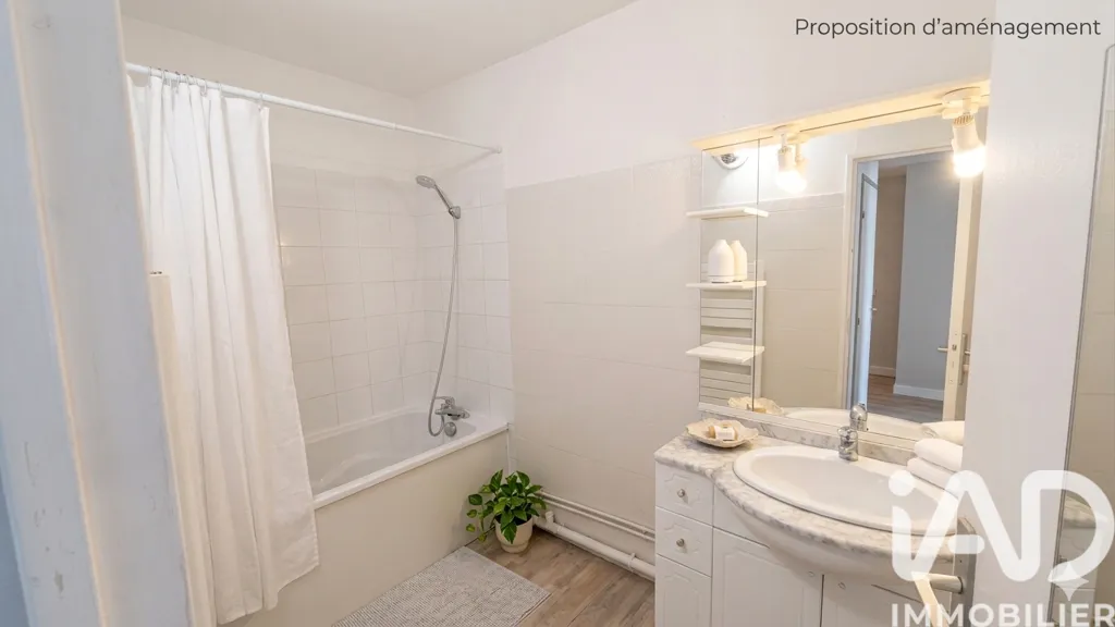Salles de bain - Appartement avec Vue Dégagée à Vitrolles