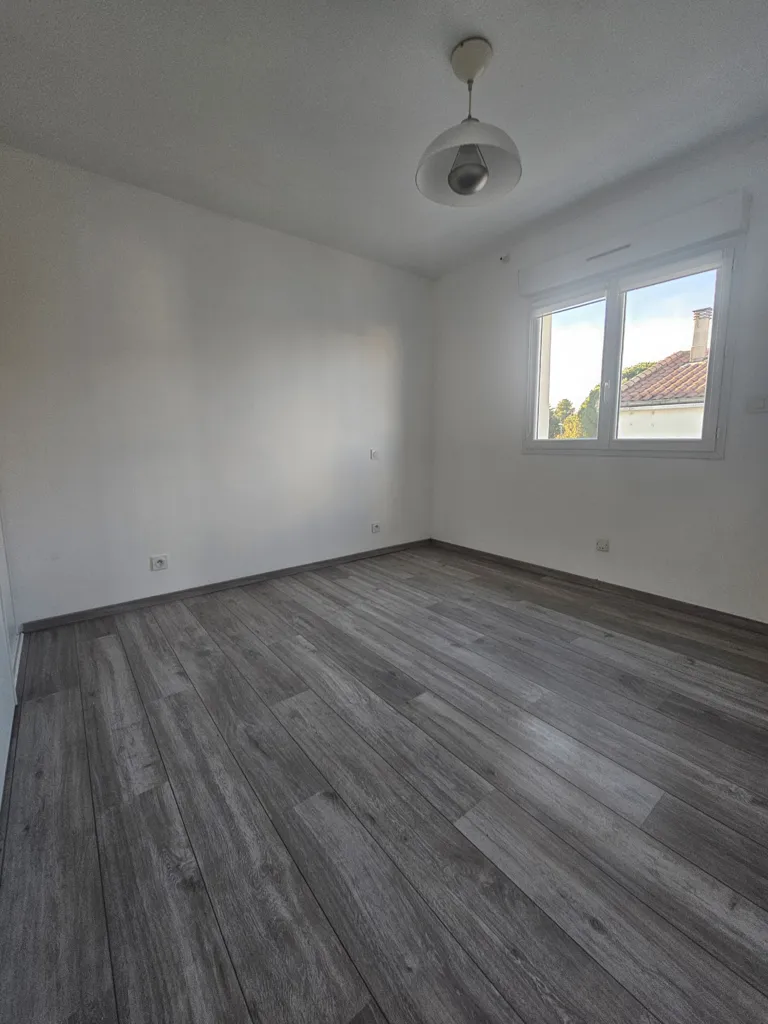 Toad - Split-Level House with Pool in Lunel