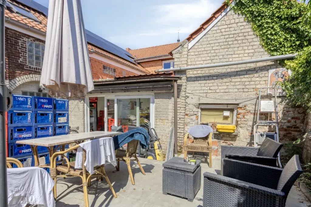 Jardin - Immeuble de Coin Historique à Mollem