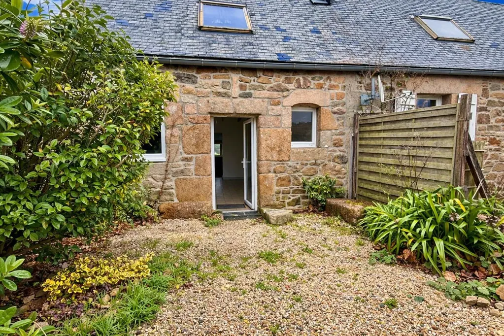 Välivaade - Stone House with Garden near Beach