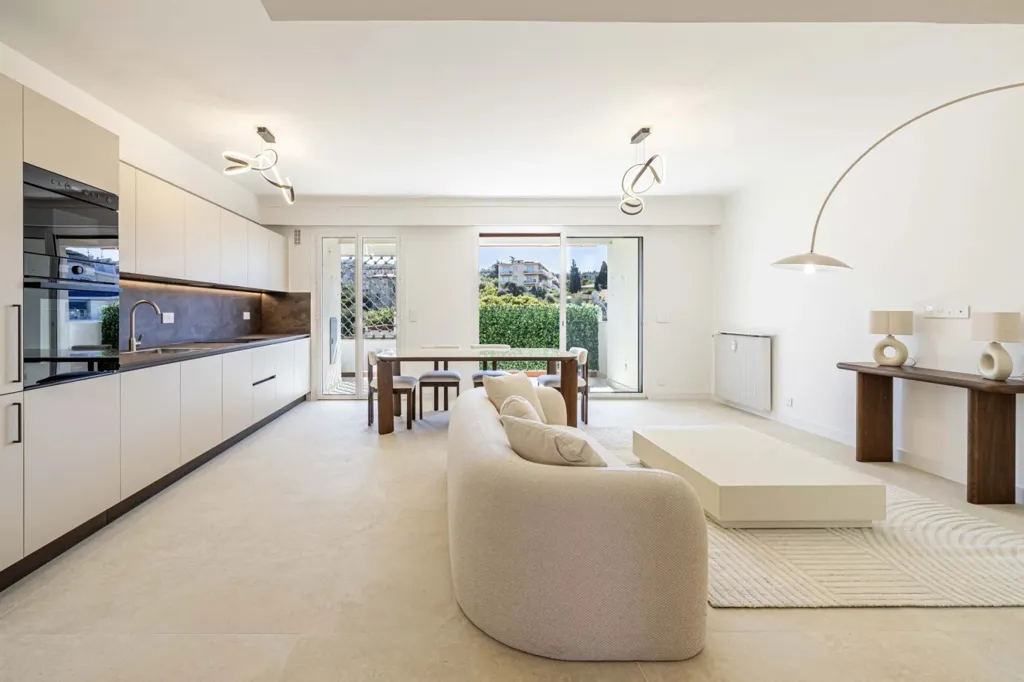 Séjour - Appartement Rénové avec Terrasse à Nice - Cimiez