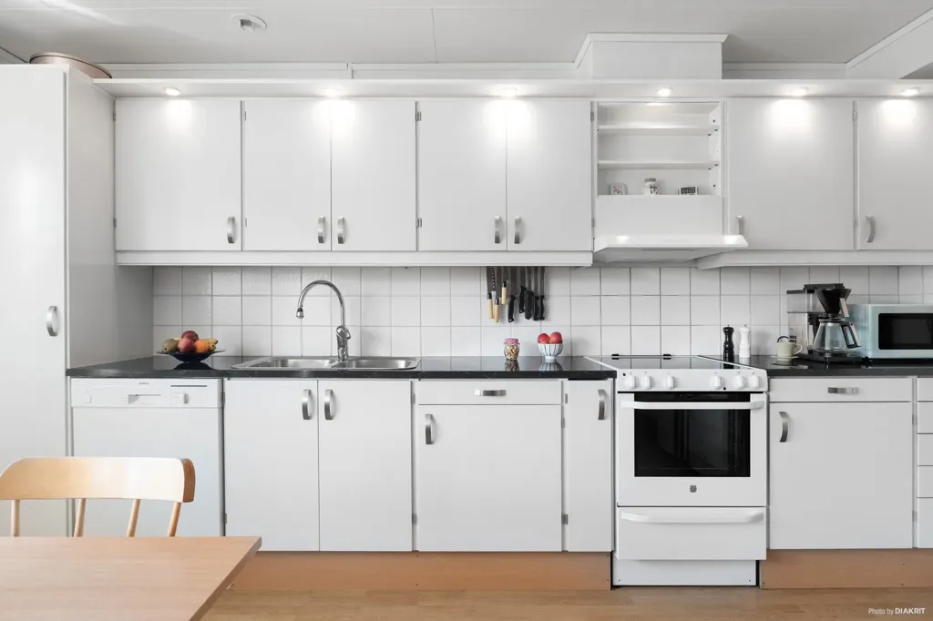 Köök - Well-Maintained Flat with Balcony in Bromölla