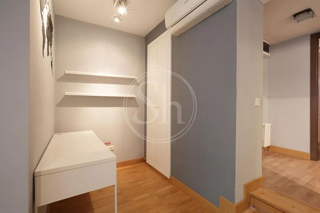 Entrée - 1-Bed Flat with Pool in Ciudad Lineal