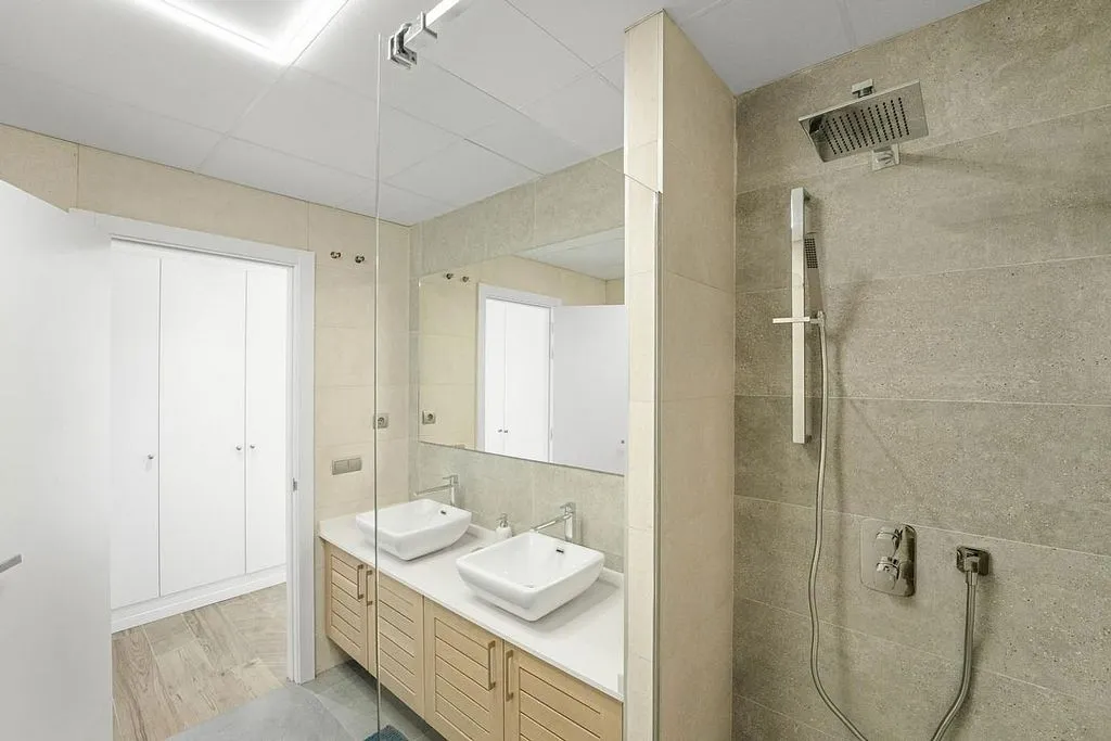 Salles de bain - Duplex with Sea View and Pool in San Roque