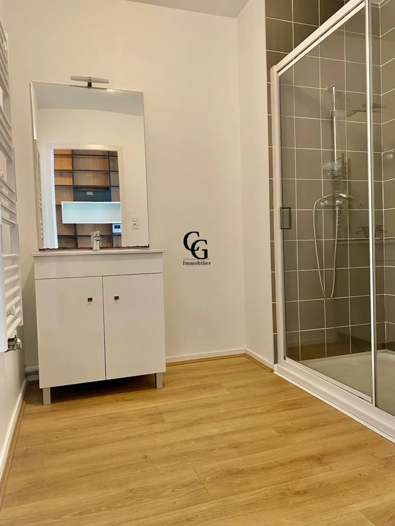 Salles de bain - Appartement Récent avec Balcon à Vertou