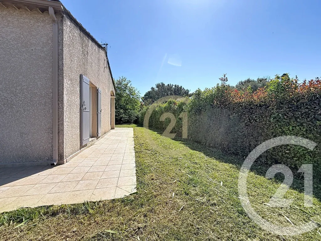 Garden - Villa with Garden in Aramon