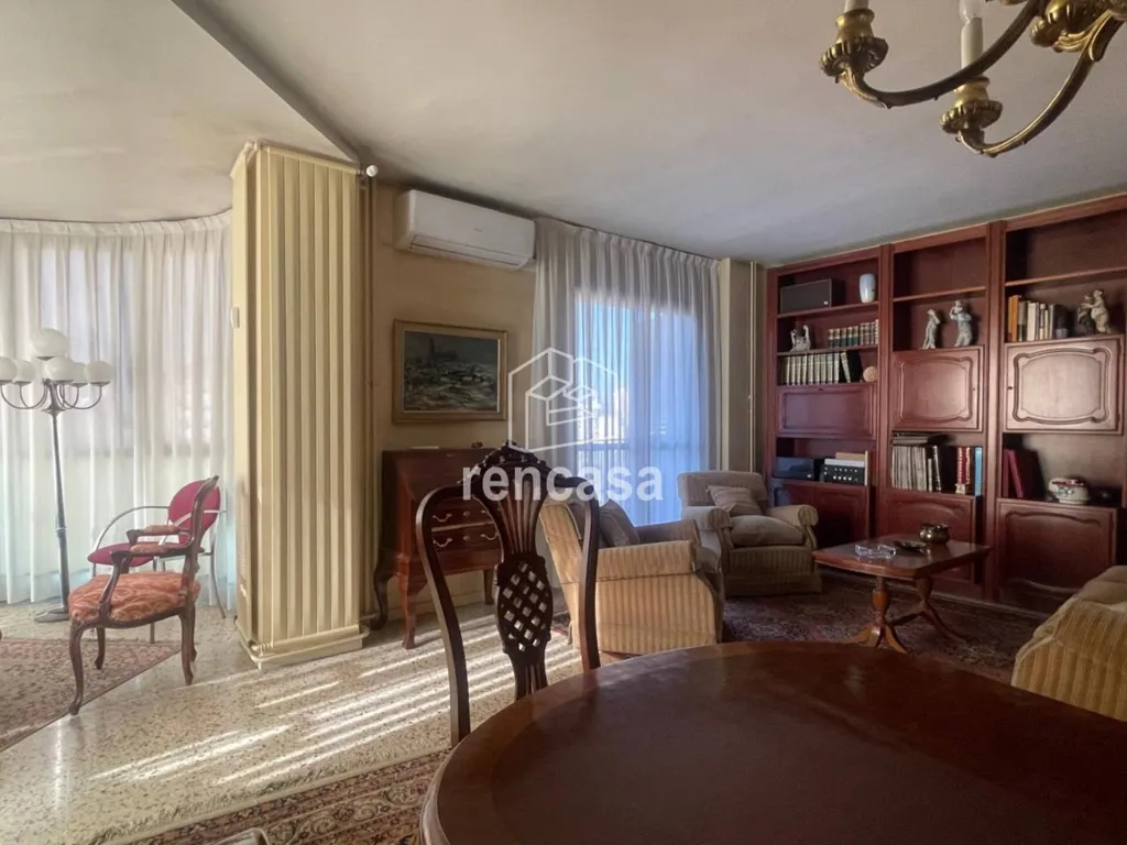 Elutuba - Spacious Flat with Terrace in Lleida Centre