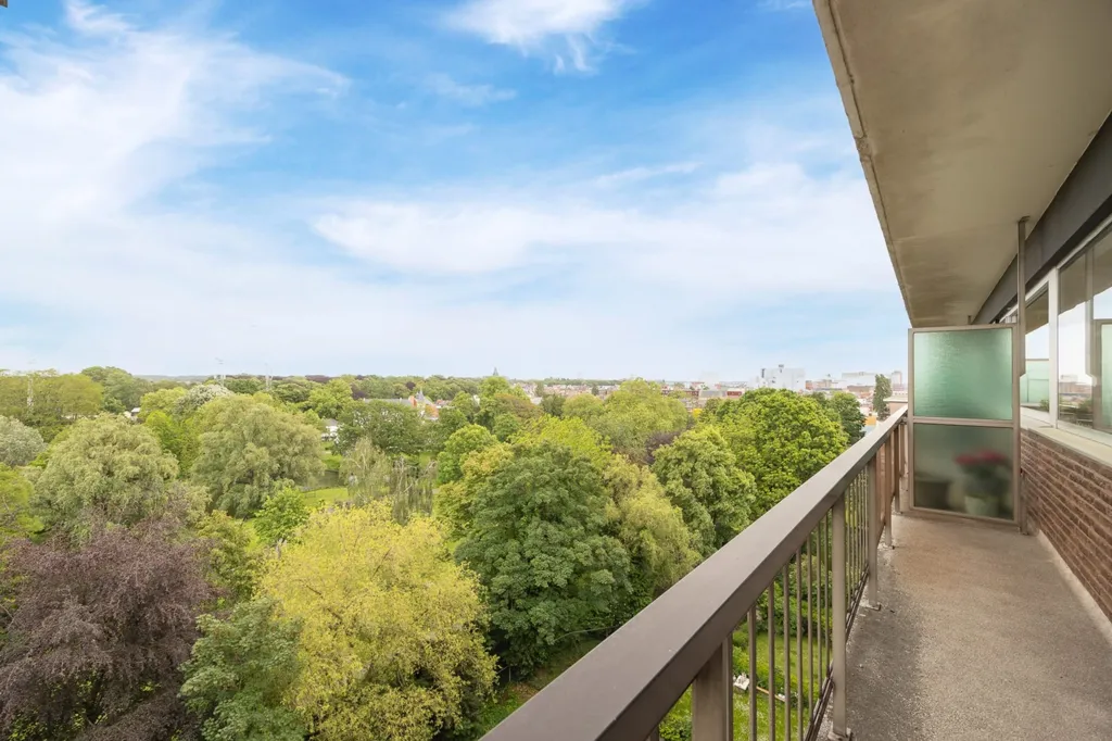 Balcon - Appartement avec deux terrasses et vue verdure à Merksem