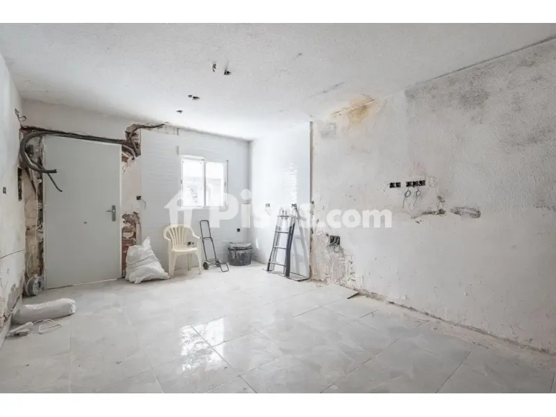 Rooms - House to Renovate in Güevéjar