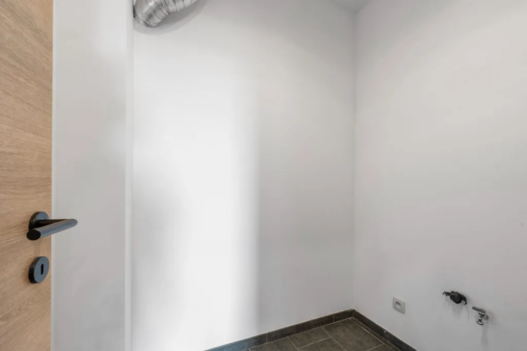 Esik - Move-in Ready Apartment with East Frontage in Buggenhout