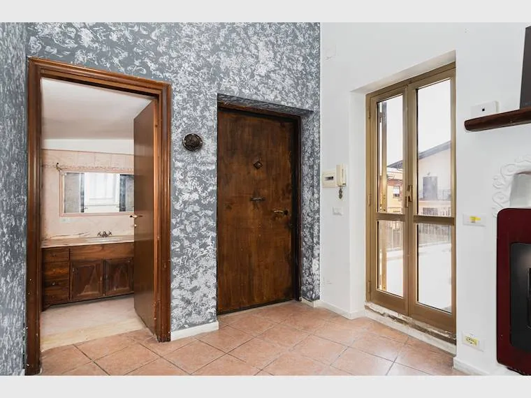 Ingresso - Central Two-Bedroom Apartment with Terraces in Formello
