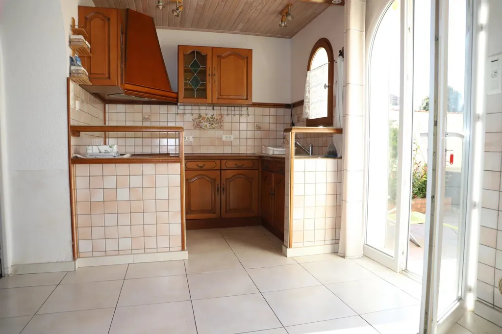 Cuisine - Ensemble Immobilier avec Grand Garage à Proximité du Centre