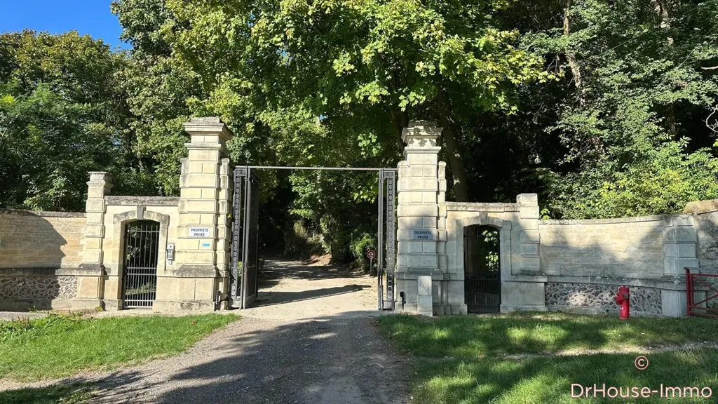 Extérieur - Duplex dans Château Historique à Limay