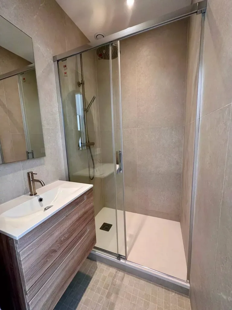 Salles de bain - Appartement Rénové avec Vue Panoramique à Nice