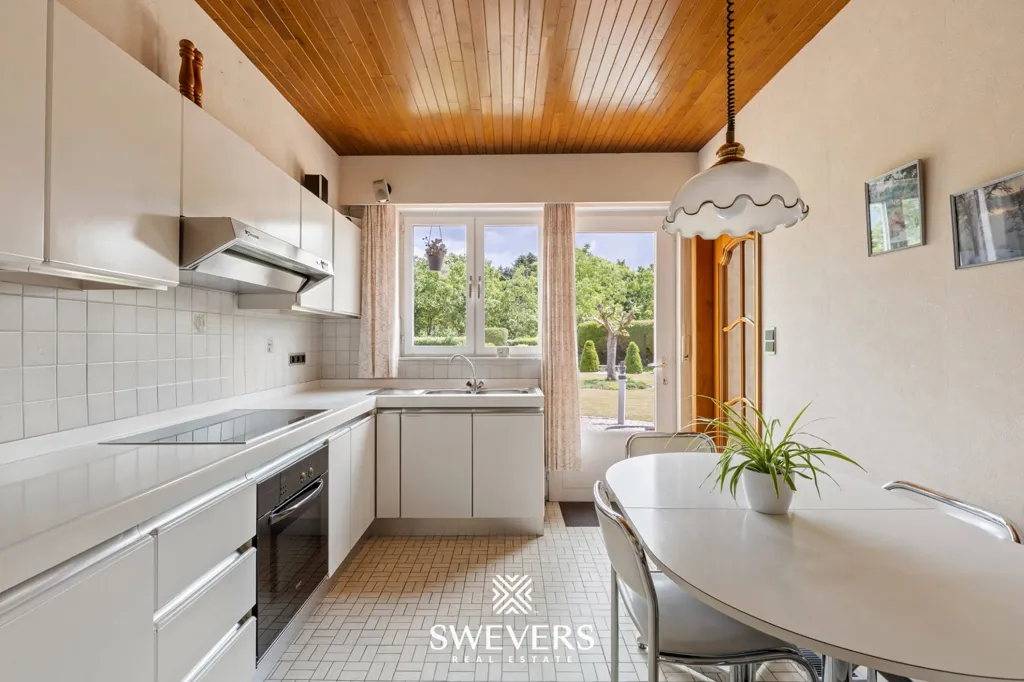 Kitchen - Open Plan House with Garden in Beringen