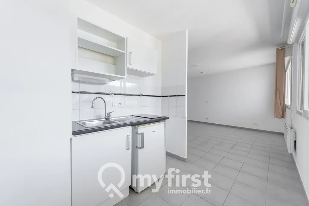 Kitchen - Spacious Studio with Parking in La Seyne-sur-Mer