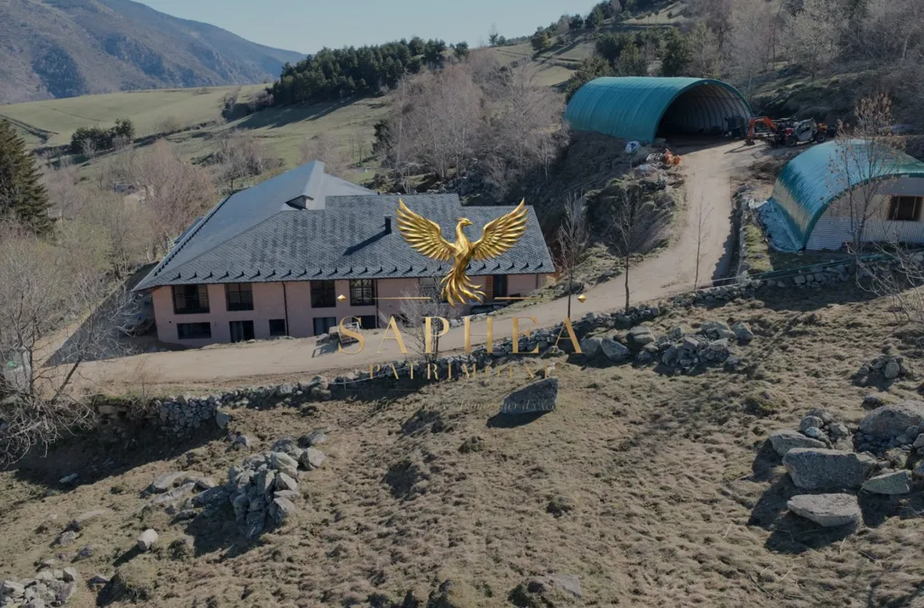 Domaine de Montagne avec Dépendances à Planès