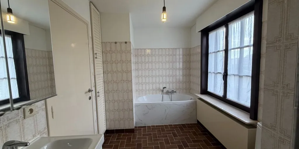 Bagni - Spacious Semi-Detached House in Deinze Centre