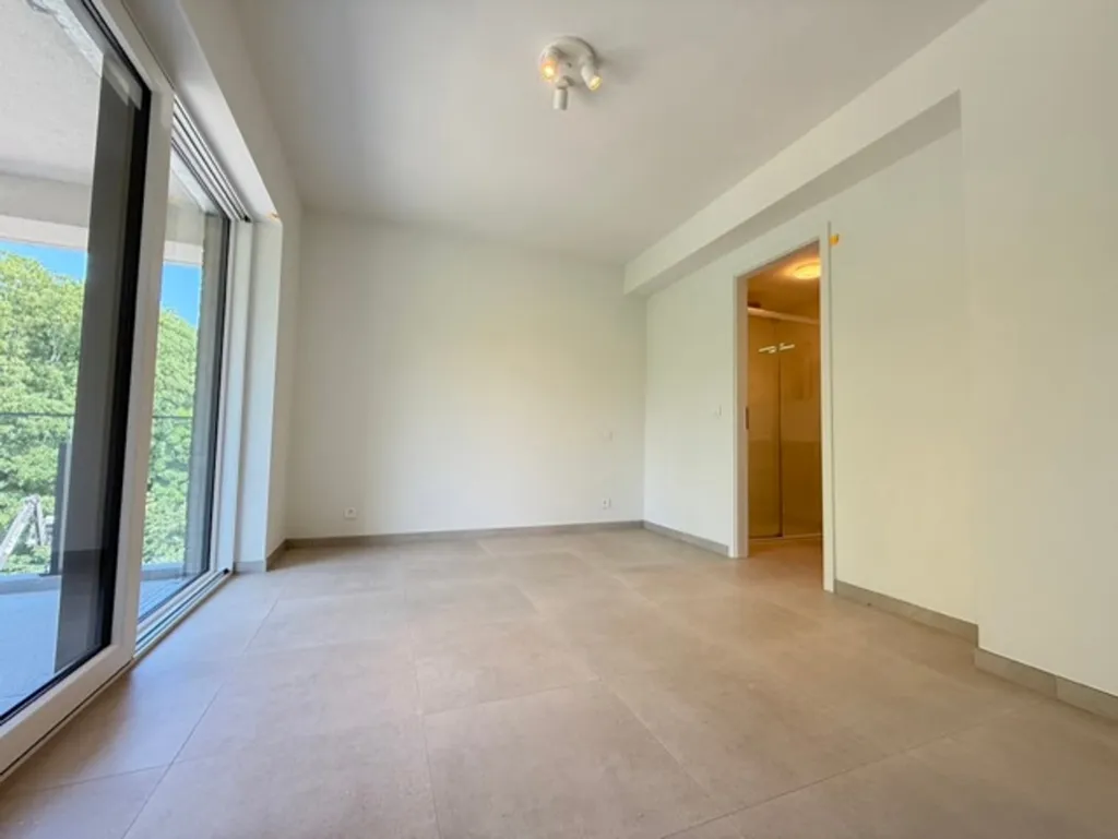 Rooms - Contemporary 1-Bed Flat with Terrace in Liège