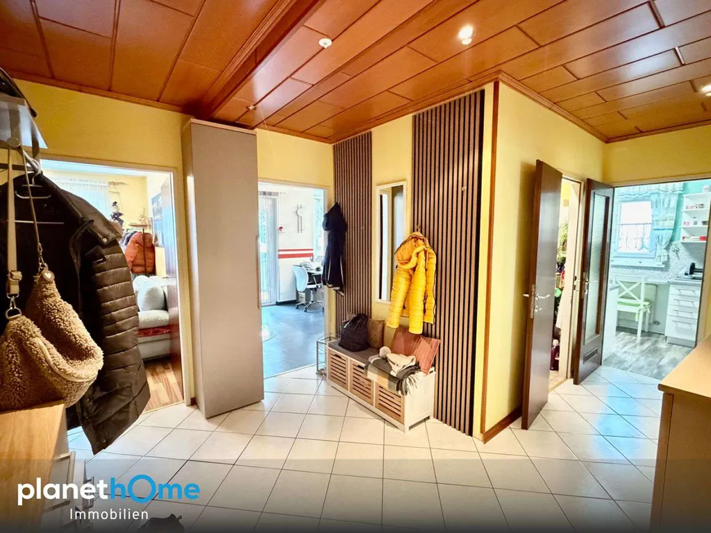 Ingresso - Charming 4-Bedroom Apartment with Loggia in Stockerau