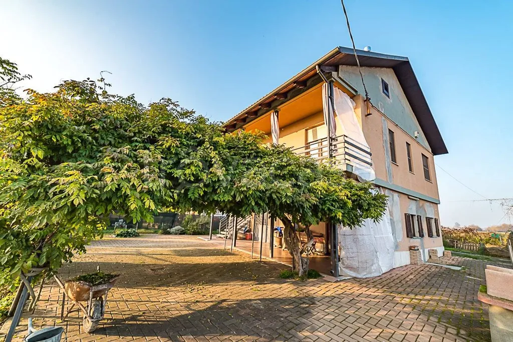 Extérieur - Villa with Garden in Faule, Piemonte