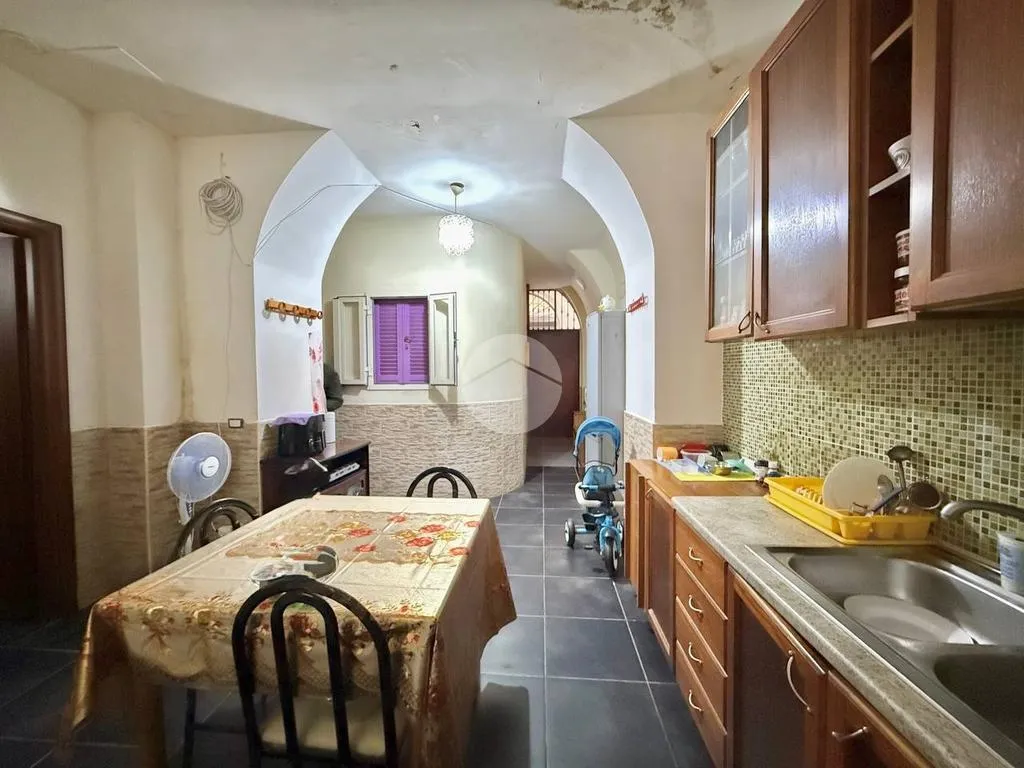 Cucina - Palazzo with Multiple Units in Vico della Tofa, Naples