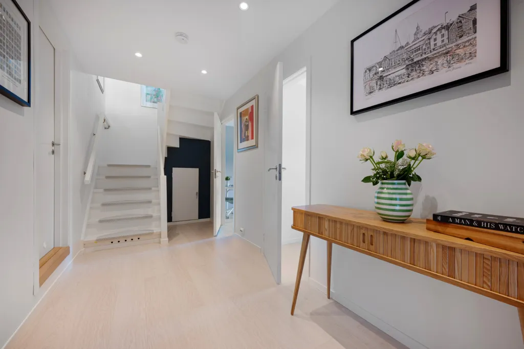 Entrée - Family Home with Corner Plot in Tasta/Vardeneset