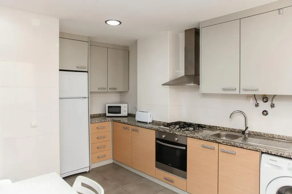 Kitchen - Private Room in Coimbra, Cidral