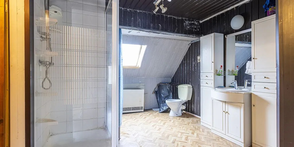 Vannitoad - Renovatable Terraced House with Garden in Mortsel