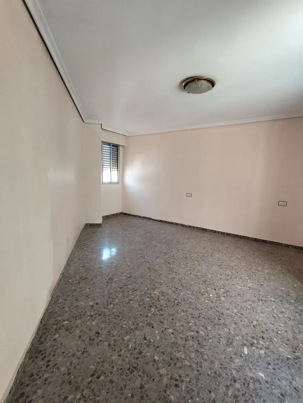 Pièces - Apartment with Large Windows in Nules