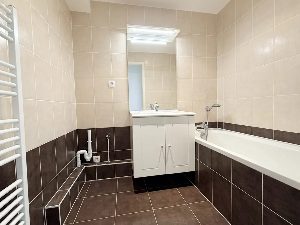 Salles de bain - Appartement avec Terrasse et Parking à Riedisheim