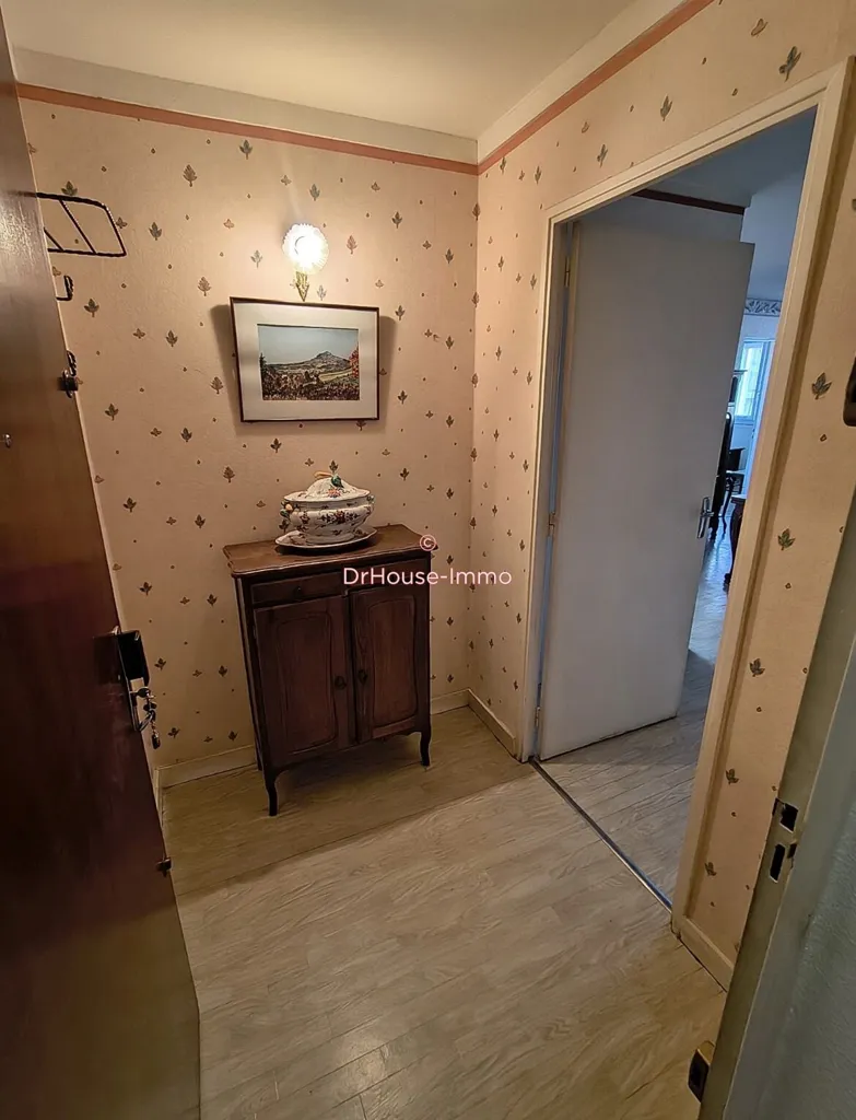 Esik - Flat with Lift in Cusset Centre