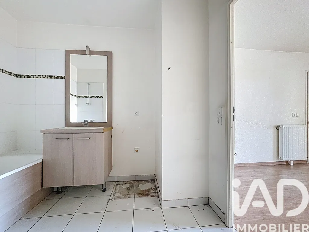 Bathrooms - Apartment with Parking in Le Blanc-Mesnil Centre