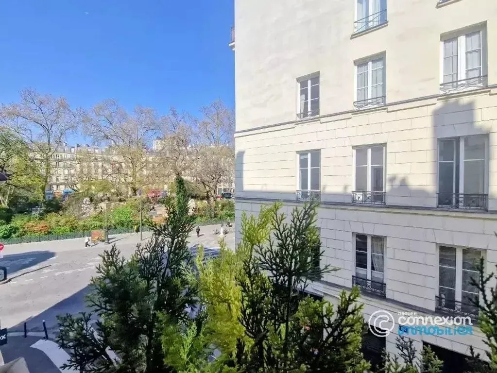 Balcon - Appartement Familial avec Triple Exposition à Paris