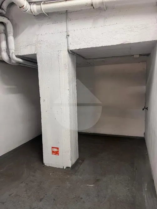 Garage - Auto Garage with Electric Gate in Trionfale, Rome