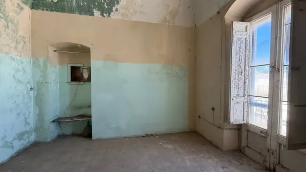 Toad - Terraced House for Renovation in Central Bari