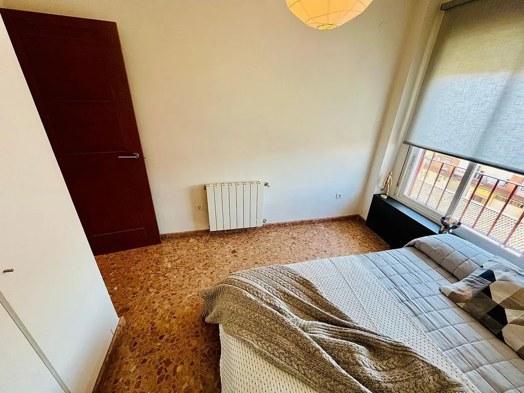 Bedrooms - Student-Friendly Flat with Balcony in Moncada